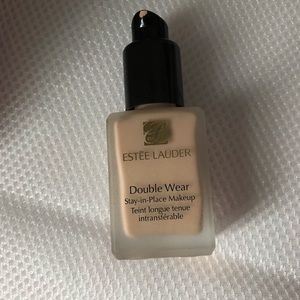 Estée Lauder Double Wear foundation & powder
